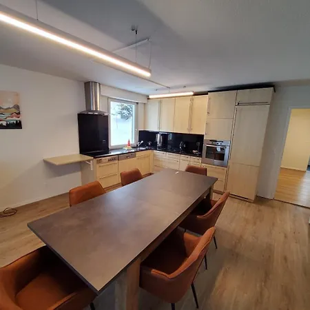 Grosszuegige 3 Schlafzimmer In Bergblick Zentral *