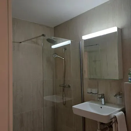 Grosszuegige 3 Schlafzimmer In Bergblick Zentral *